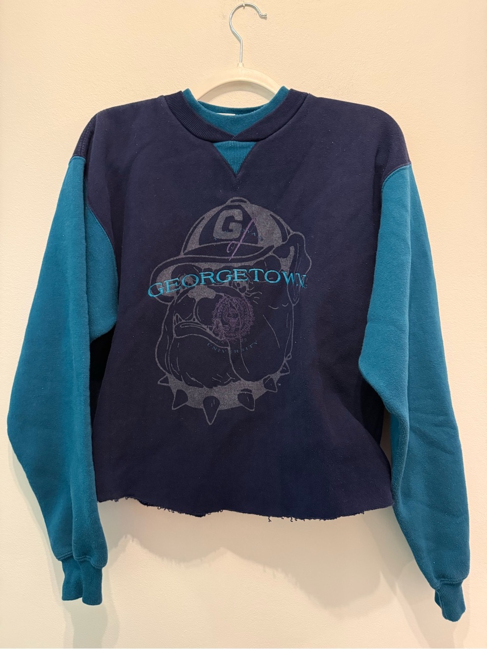 Vintage Large Georgetown University Hoyas Sweatshirt - Cropped Cut